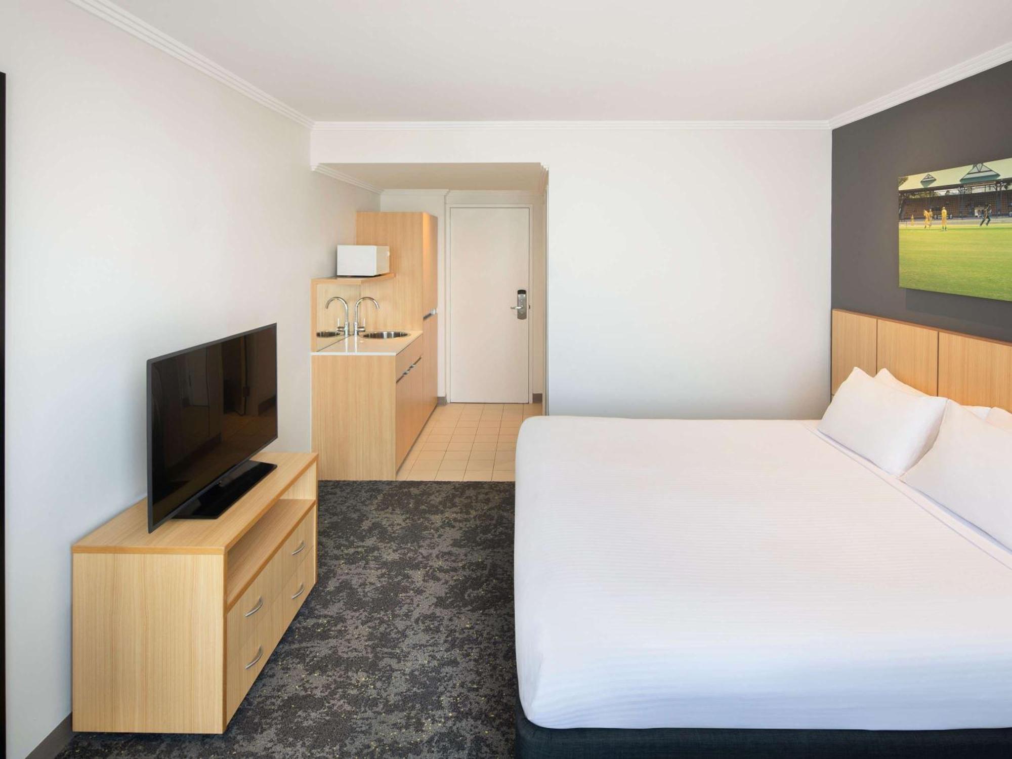 Mercure Sydney Bankstown Экстерьер фото